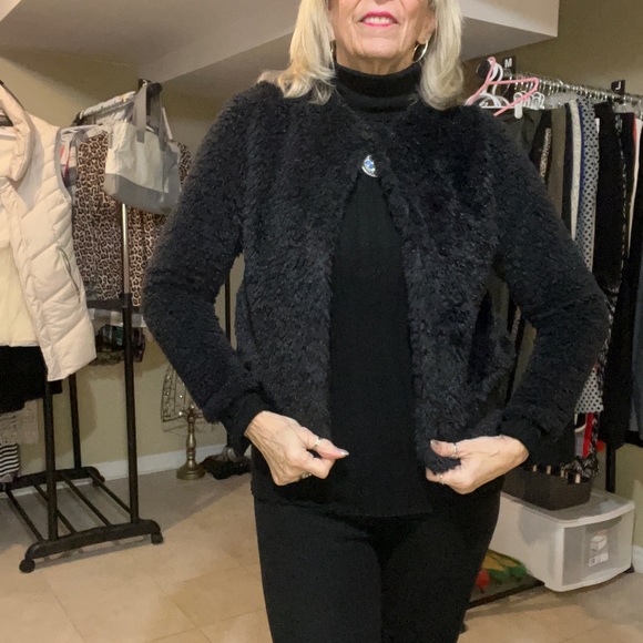 Faux fur bomber jacket - Picture 3 of 4